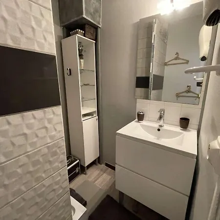 Apartment Cosy Avec Terrasse, Parking Prive, A 300m De La - - Fr-1-224c-236 *
